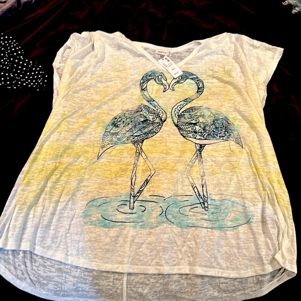 Light tee shirt with flamingos